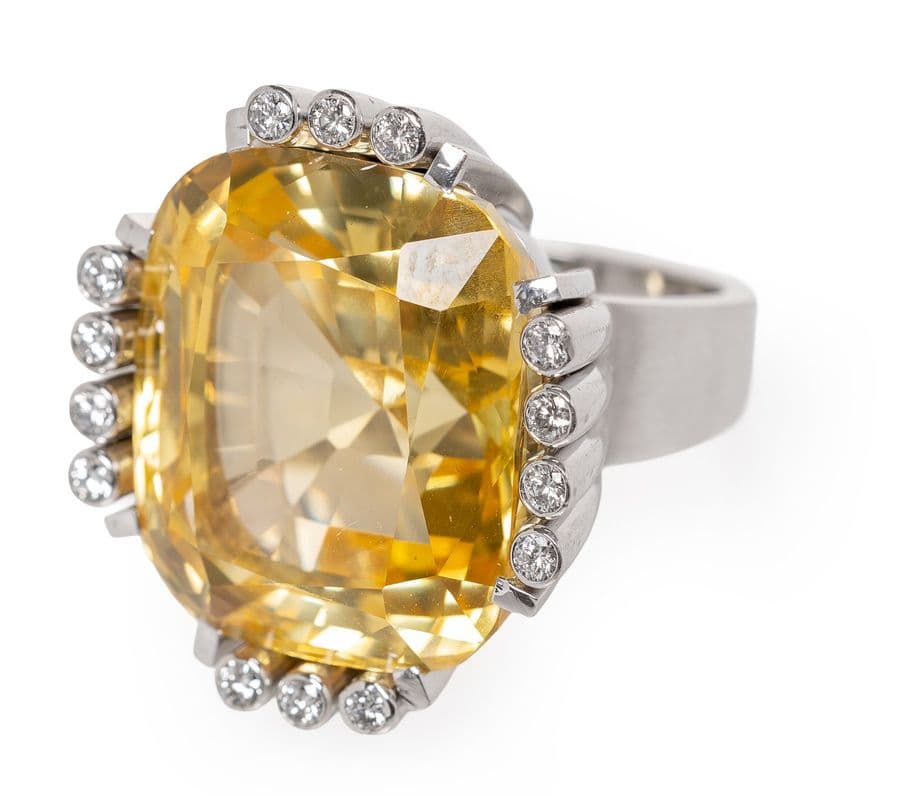 Saphir-Diamant-Ring, Dietschy, gelber Saphir ca. 52 ct — Frühlingsauktion 2026, Auktionshaus Zofingen